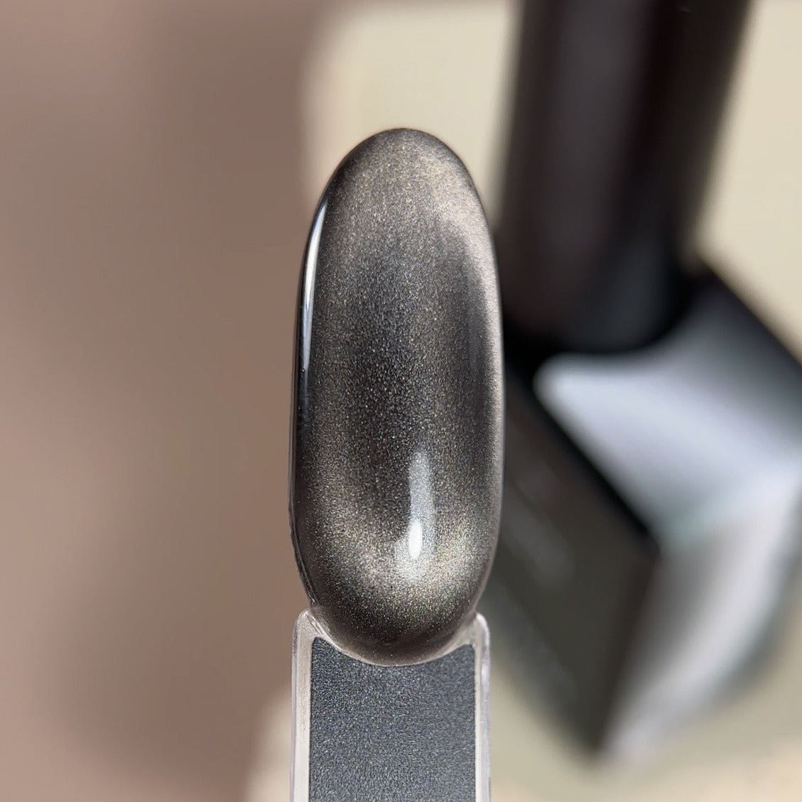 BIBLIOTEKA Esmalte Cat Eye Nº 01 Moon Dust — Brillo plateado frío, 10 ml