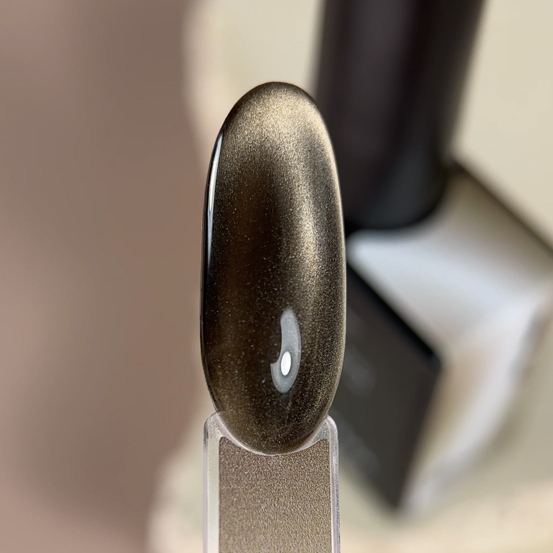 BIBLIOTEKA Esmalte Semipermanente Cat Eye Nº 05 Amber Ray — Dorado cálido, 10 ml