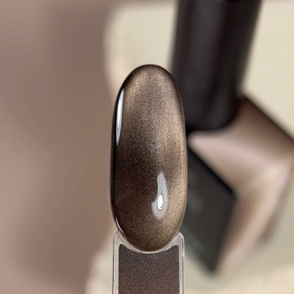 BIBLIOTEKA Esmalte Cat Eye Nº 06 Cocoa Light — Marrón cálido suave, 10 ml