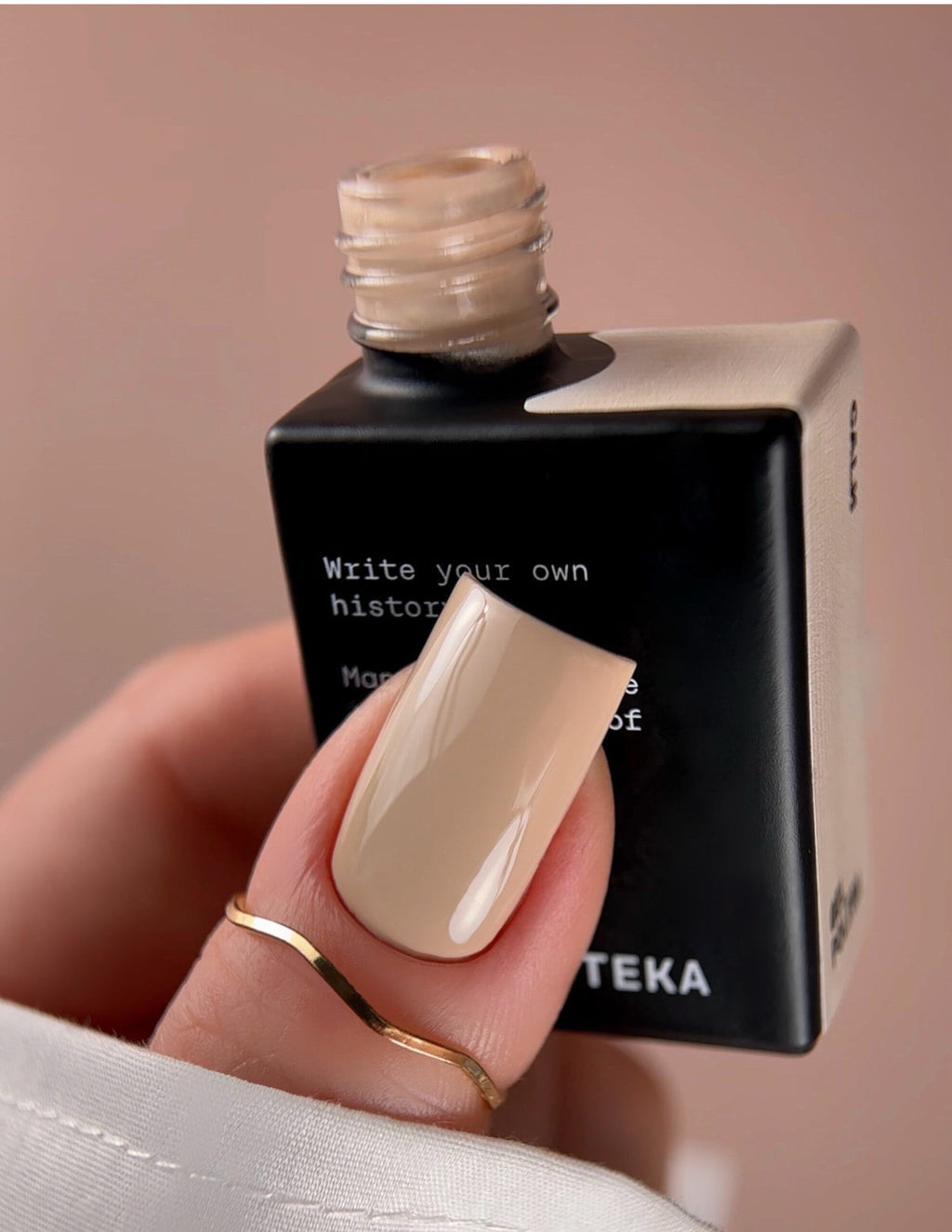 BIBLIOTEKA Gel Polish No. 17 Calm, 10 ml