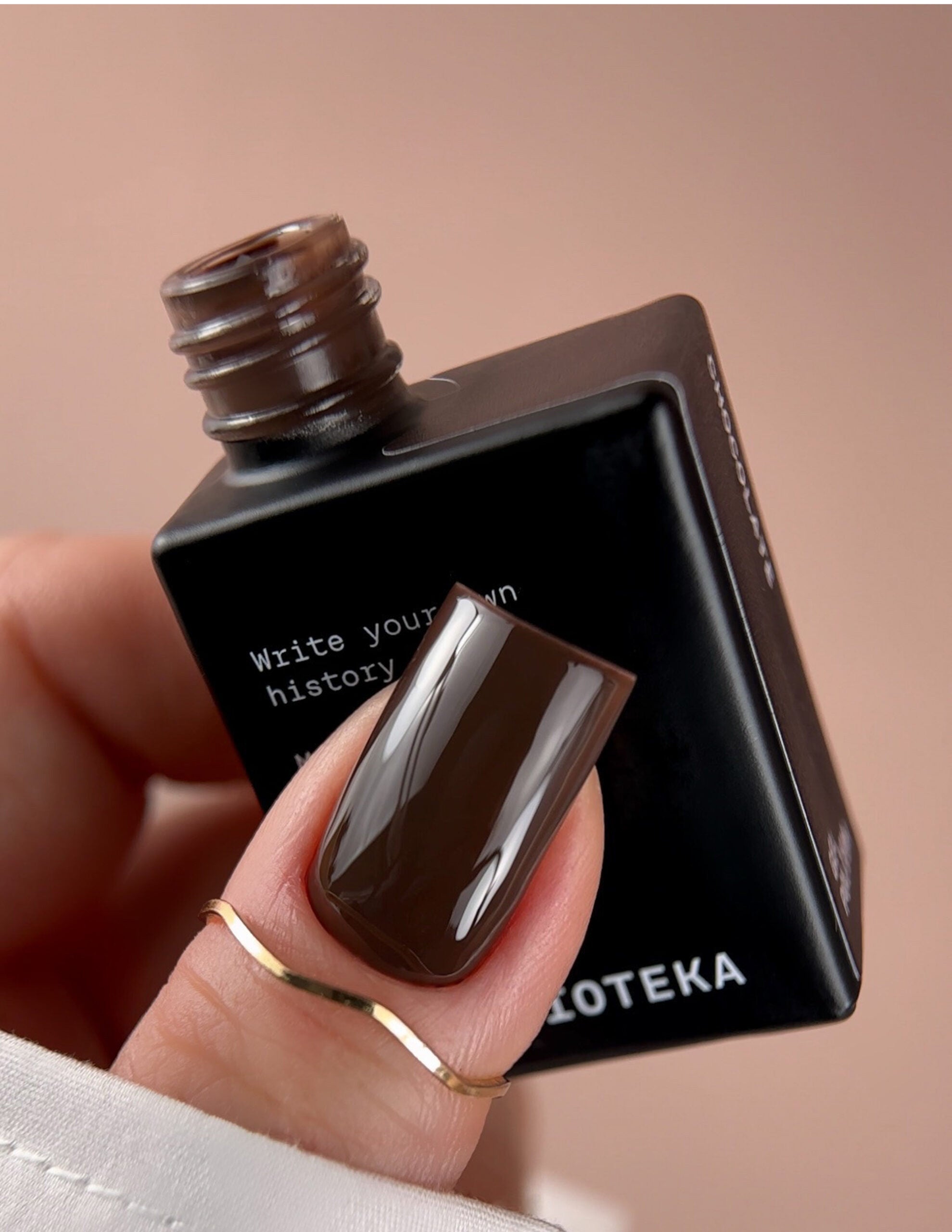 BIBLIOTEKA Esmalte № 24 Chocolate, 10 ml