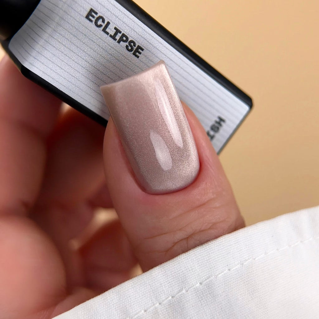 BIBLIOTEKA Cat Eye Gel Polish No. 16 Eclipse — Silver-Grey, 10 m