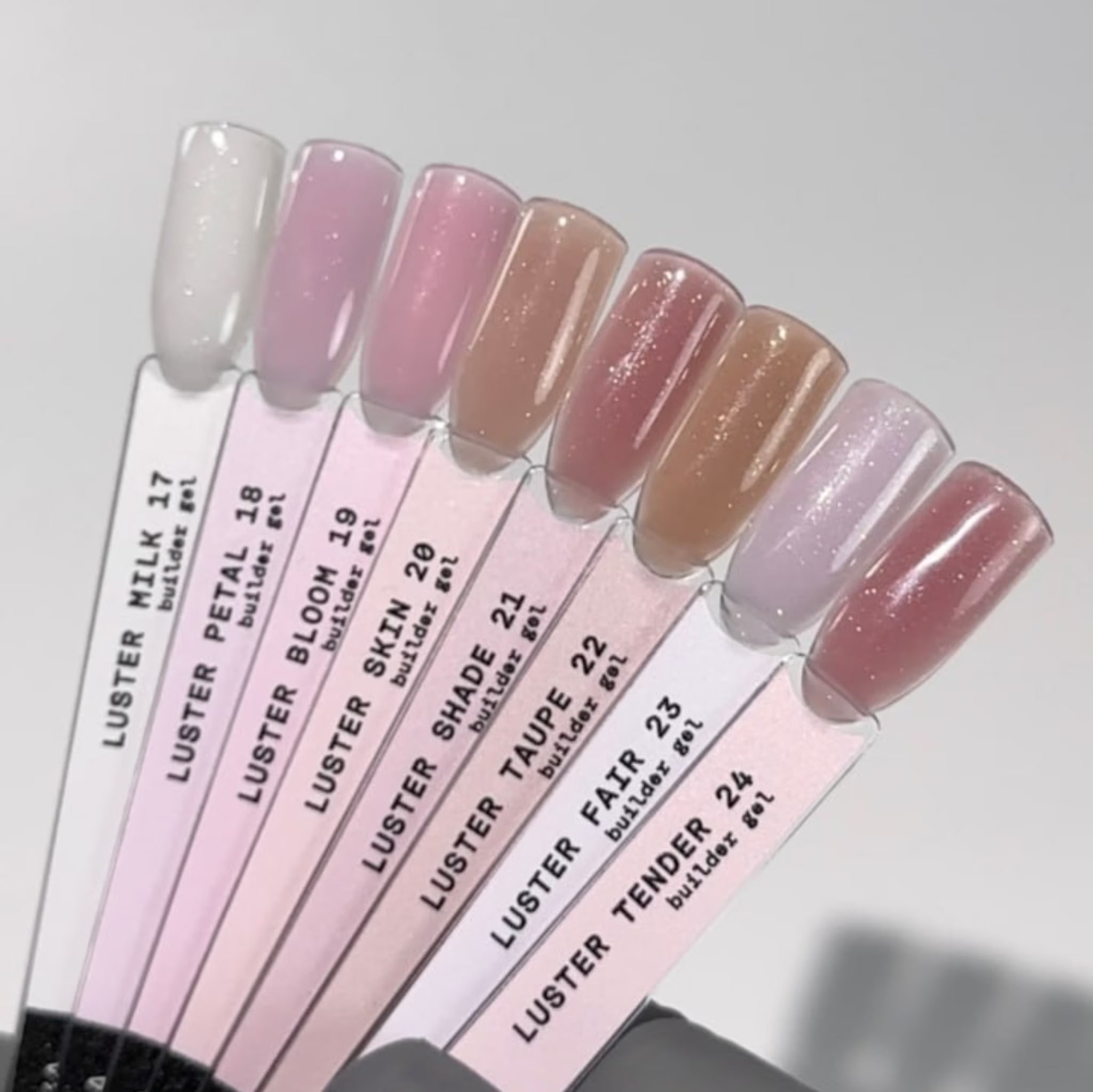 BIBLIOTEKA Builder Gel Nº 21 LUSTER Shade – Rosa beige frío con shimmer