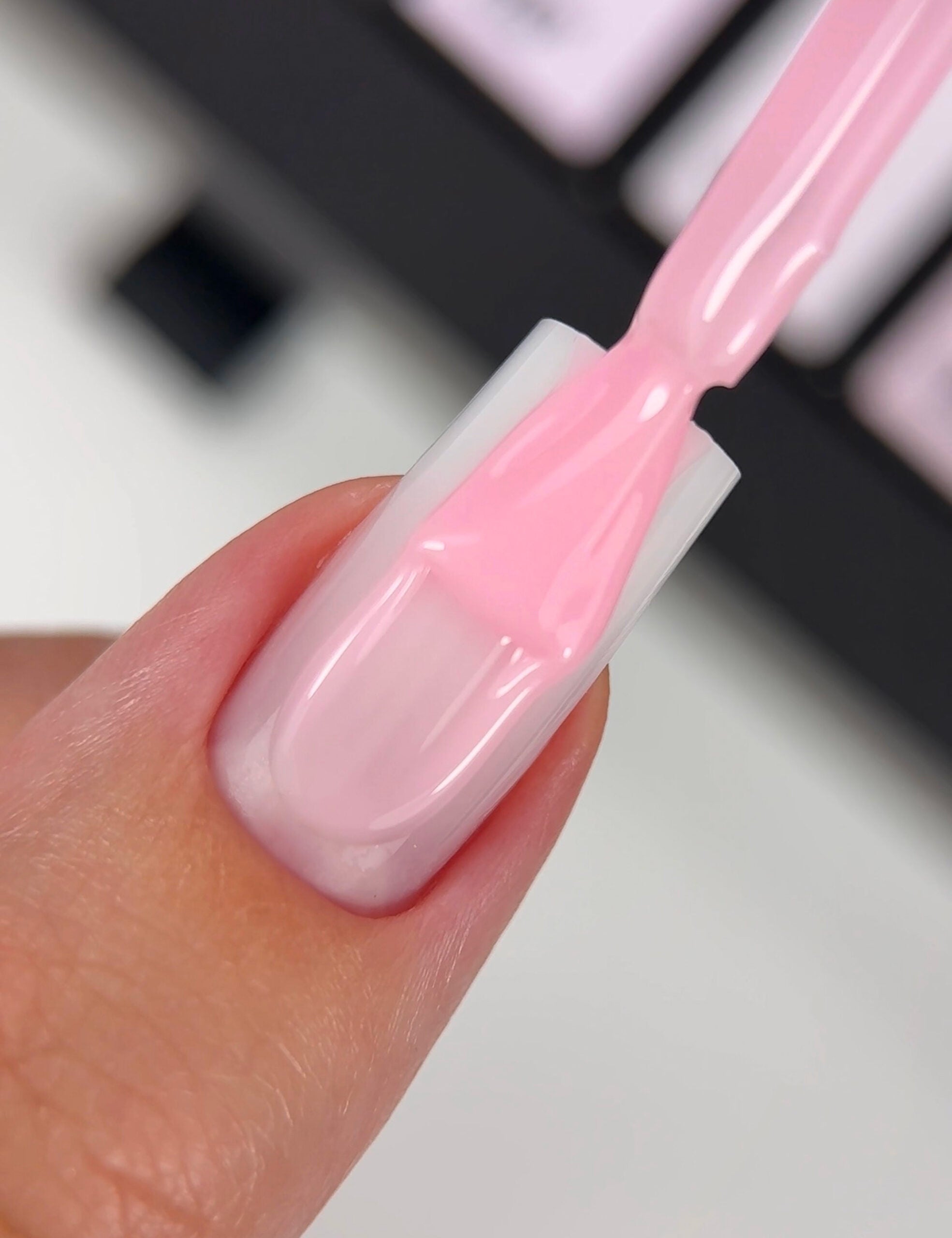 BIBLIOTEKA Cover Base № 05 Bloom — rosado 10 ml