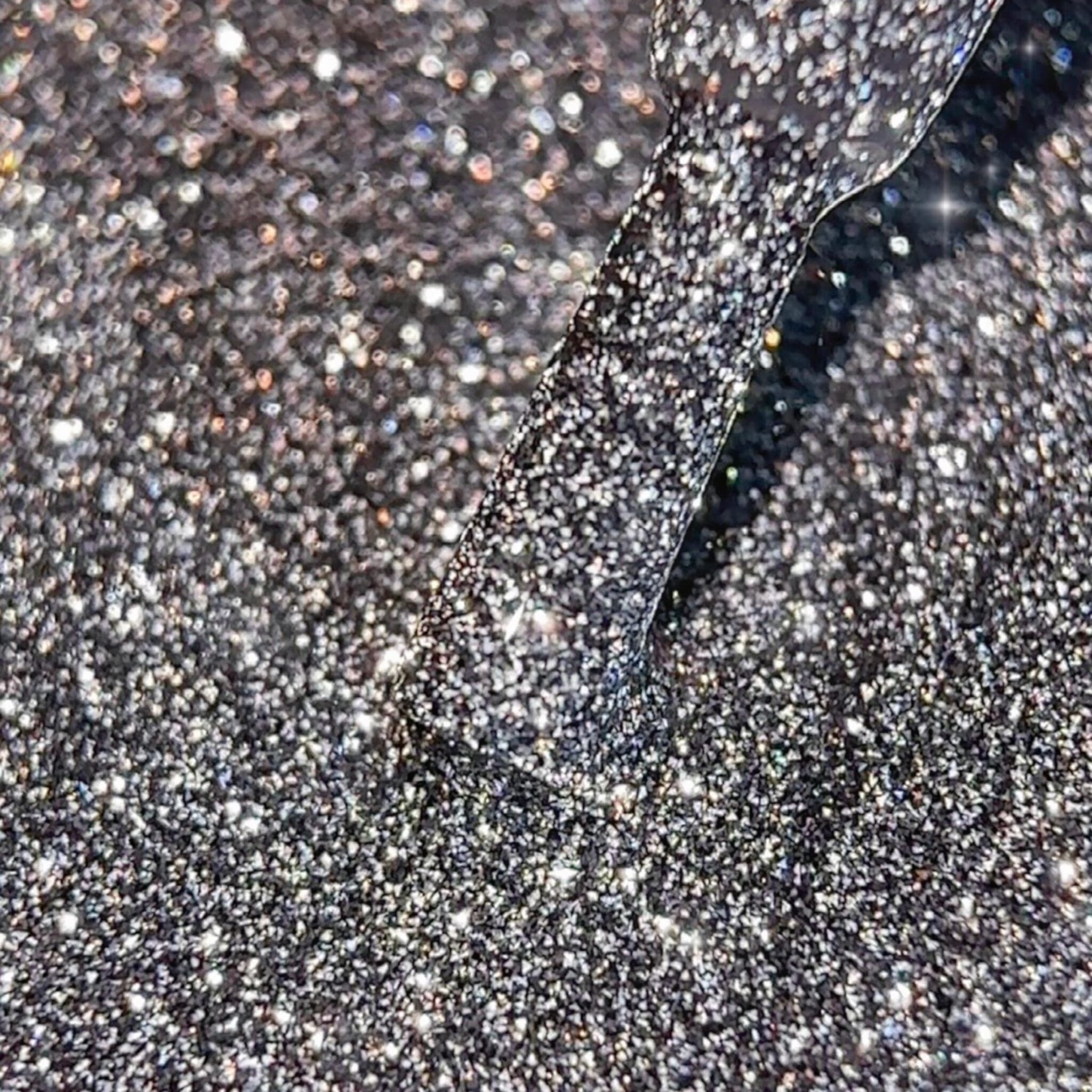 BIBLIOTEKA Esmalte reflectante Nº 02 Silver Mist — Gris plateado, 10 ml