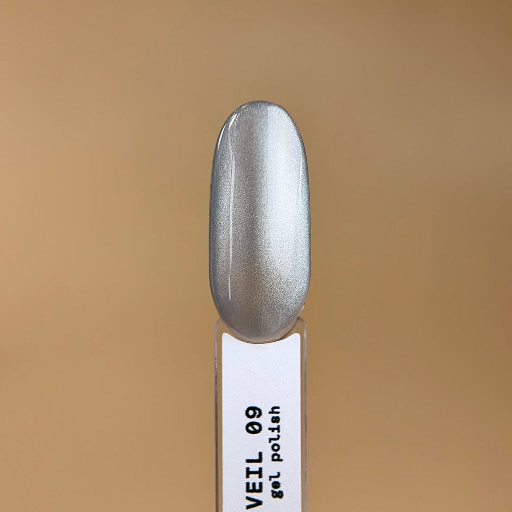 BIBLIOTEKA Esmalte Semipermanente Cat Eye Nº 09 Moon Veil — Blanco plateado delicado, 10 ml