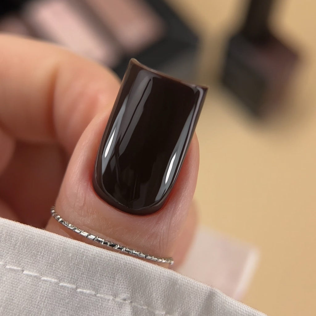 BIBLIOTEKA Esmalte Nº 40 Oak — Marrón profundo, 10 ml