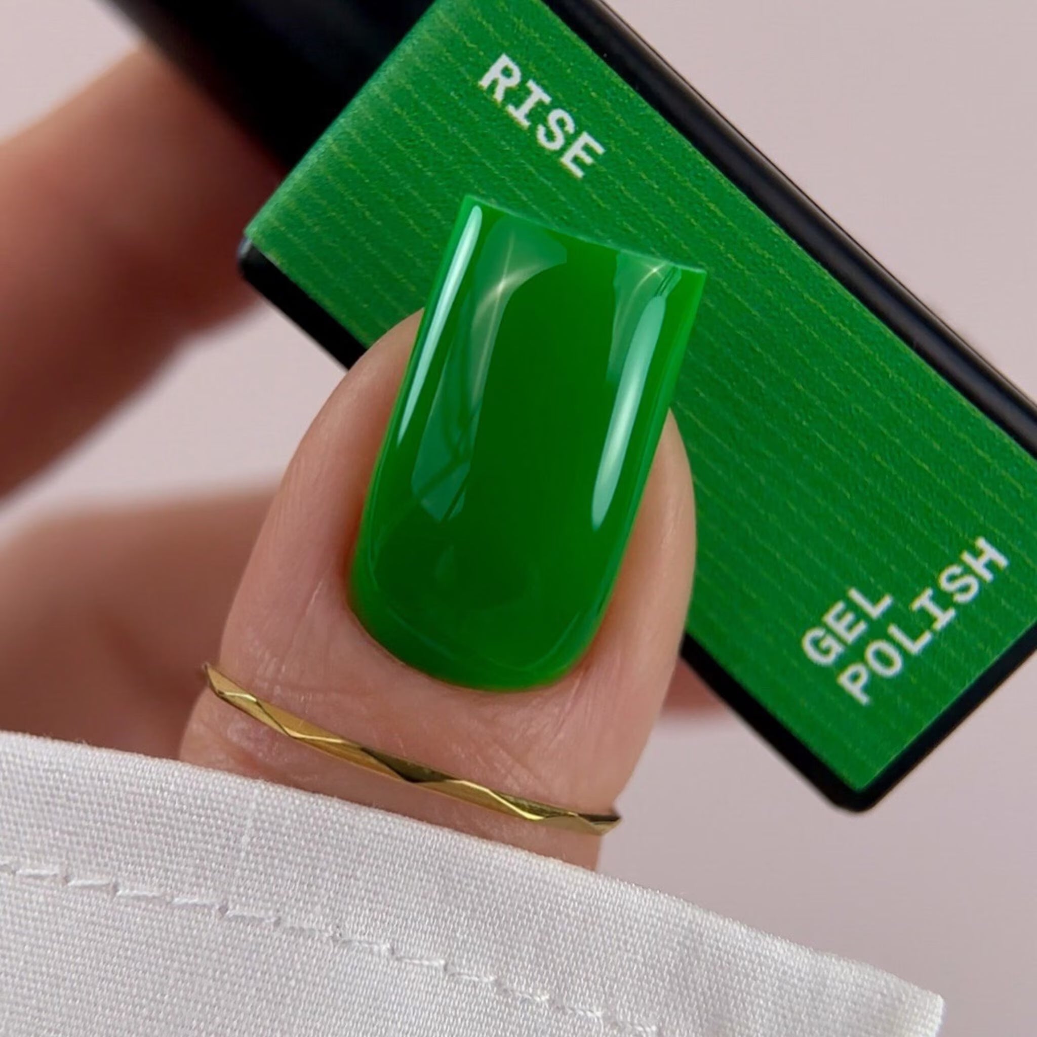 BIBLIOTEKA Gel Polish Nº 63 Rise — verde intenso, 10 ml.