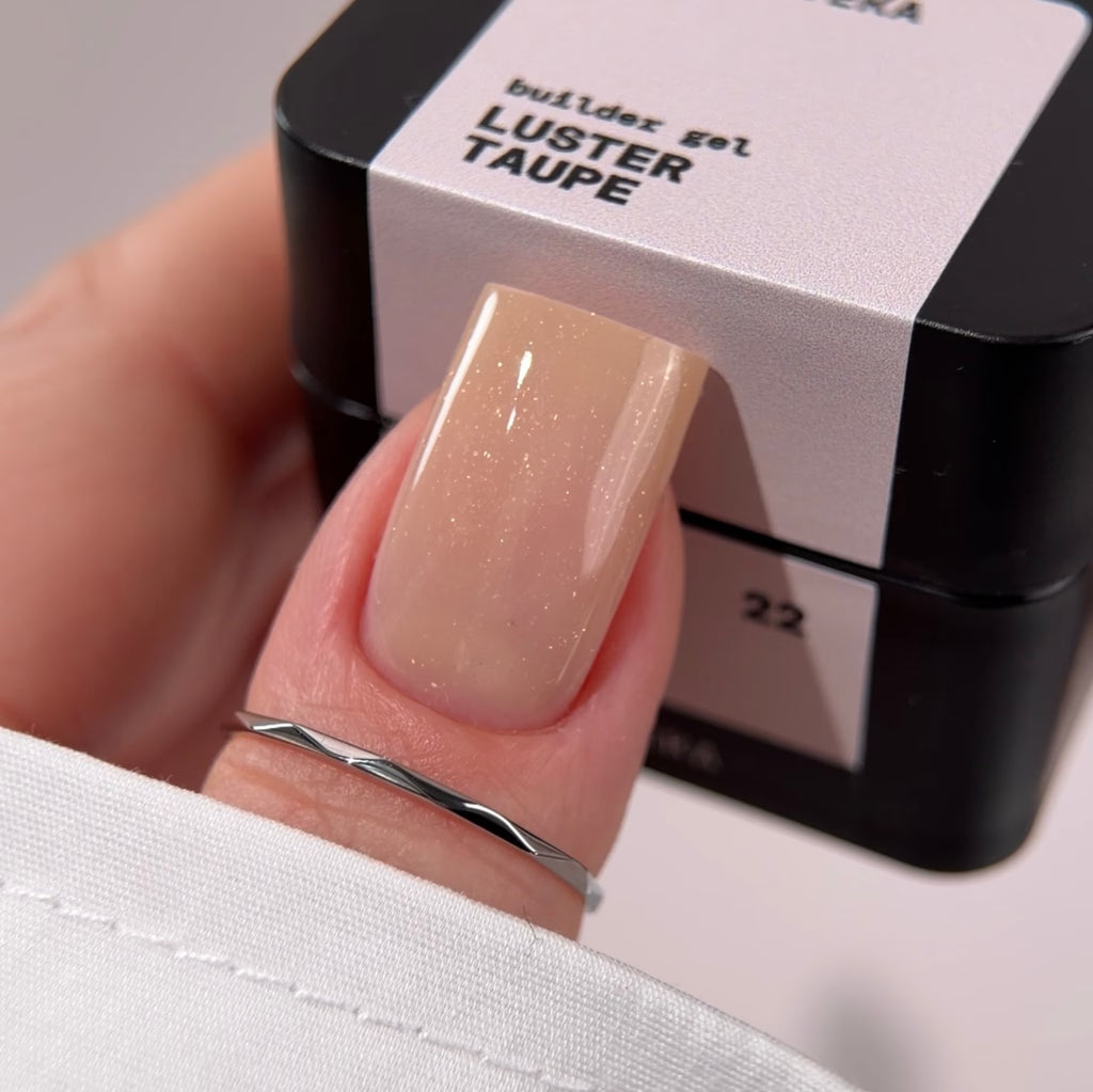 BIBLIOTEKA Builder Gel Nº 22 LUSTER Taupe – Beige frío con shimmer dorado