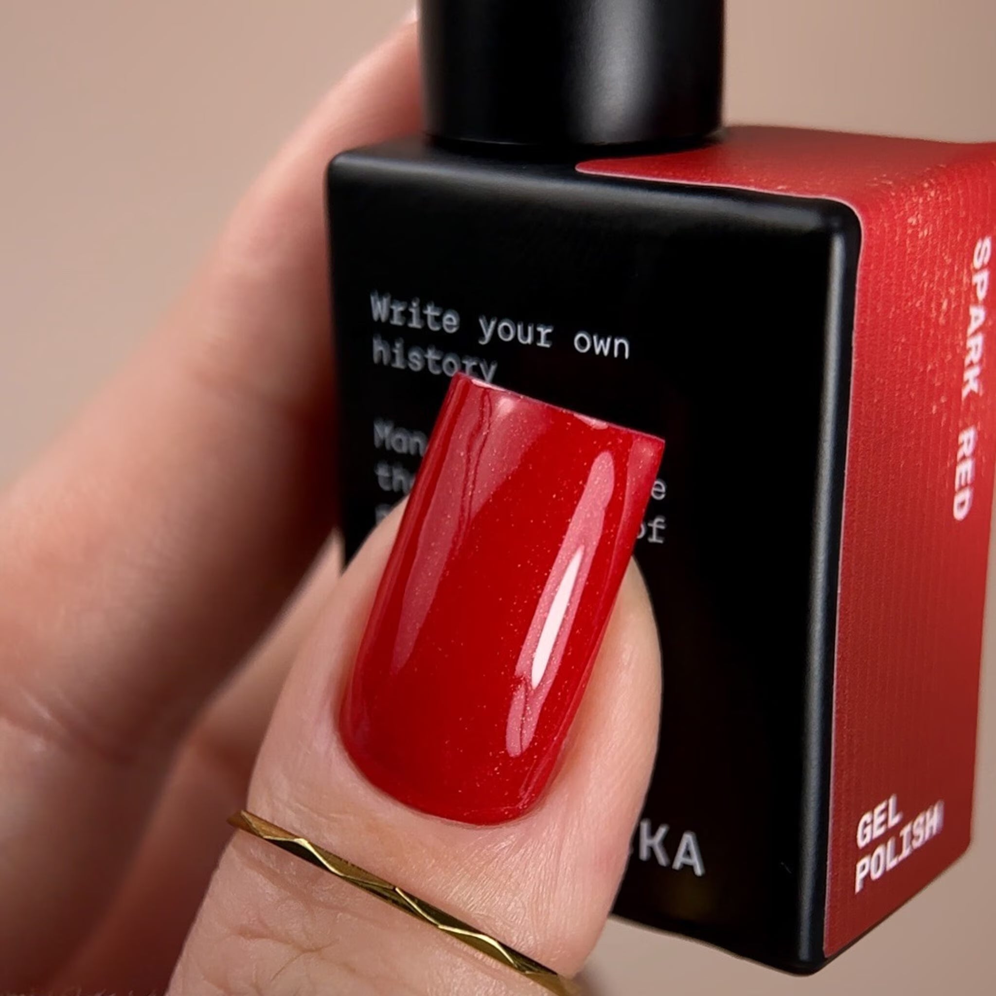 BIBLIOTEKA Esmalte Spark Red — Rojo con shimmer fino, 10 ml